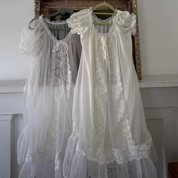 Vintage White and Cream Lace Slip & Robe - Picture 1 of 8